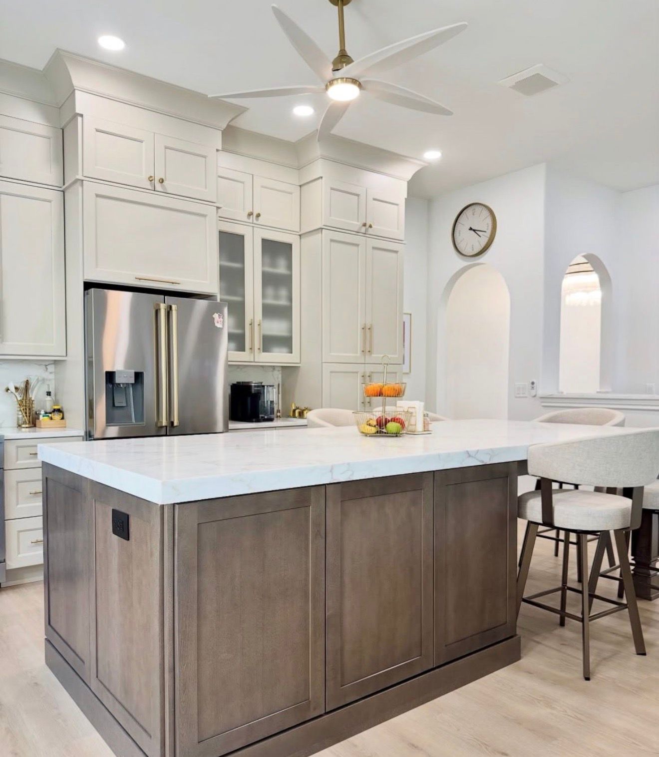 Kitchen Islands & Storage